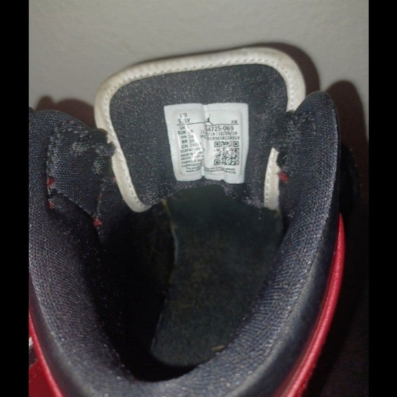 Nike Air Jordan 1 Mid Shoes - Picture 3 of 6